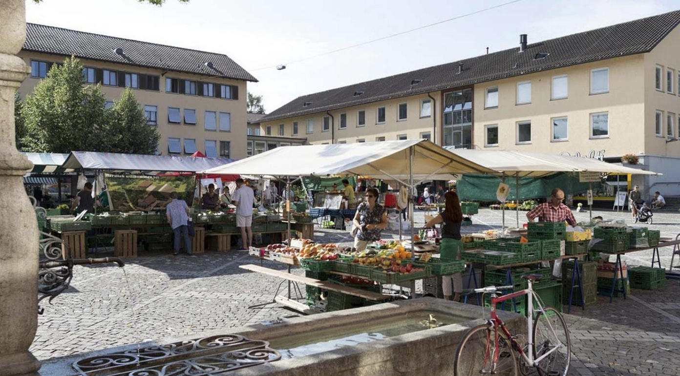 Wochenmarkt, Lindenplatz Wochenmarkt, Lindenplatz